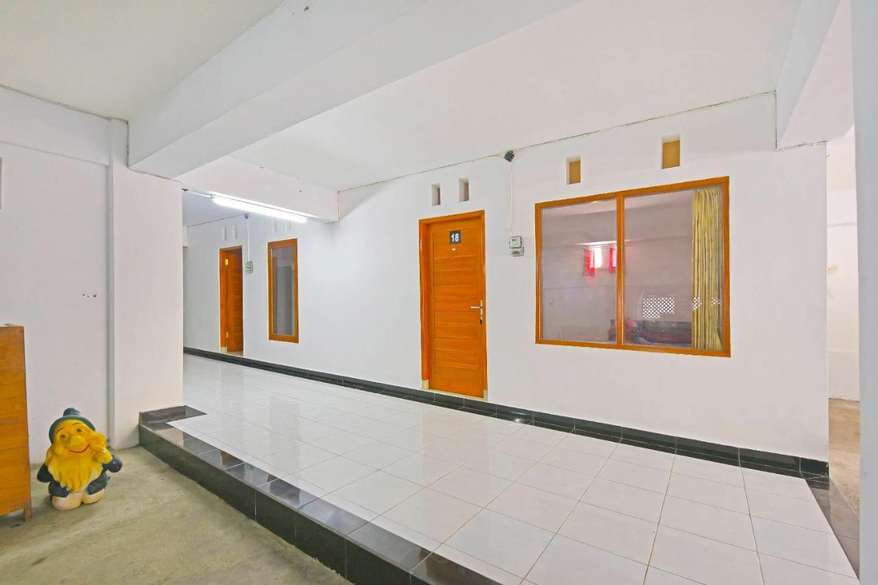 Oyo 90967 Soka Asri Guest House Darmasaba Luaran gambar